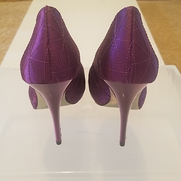 Like New Bebe satin quilted purple heels pumps - Picture 3 of 7